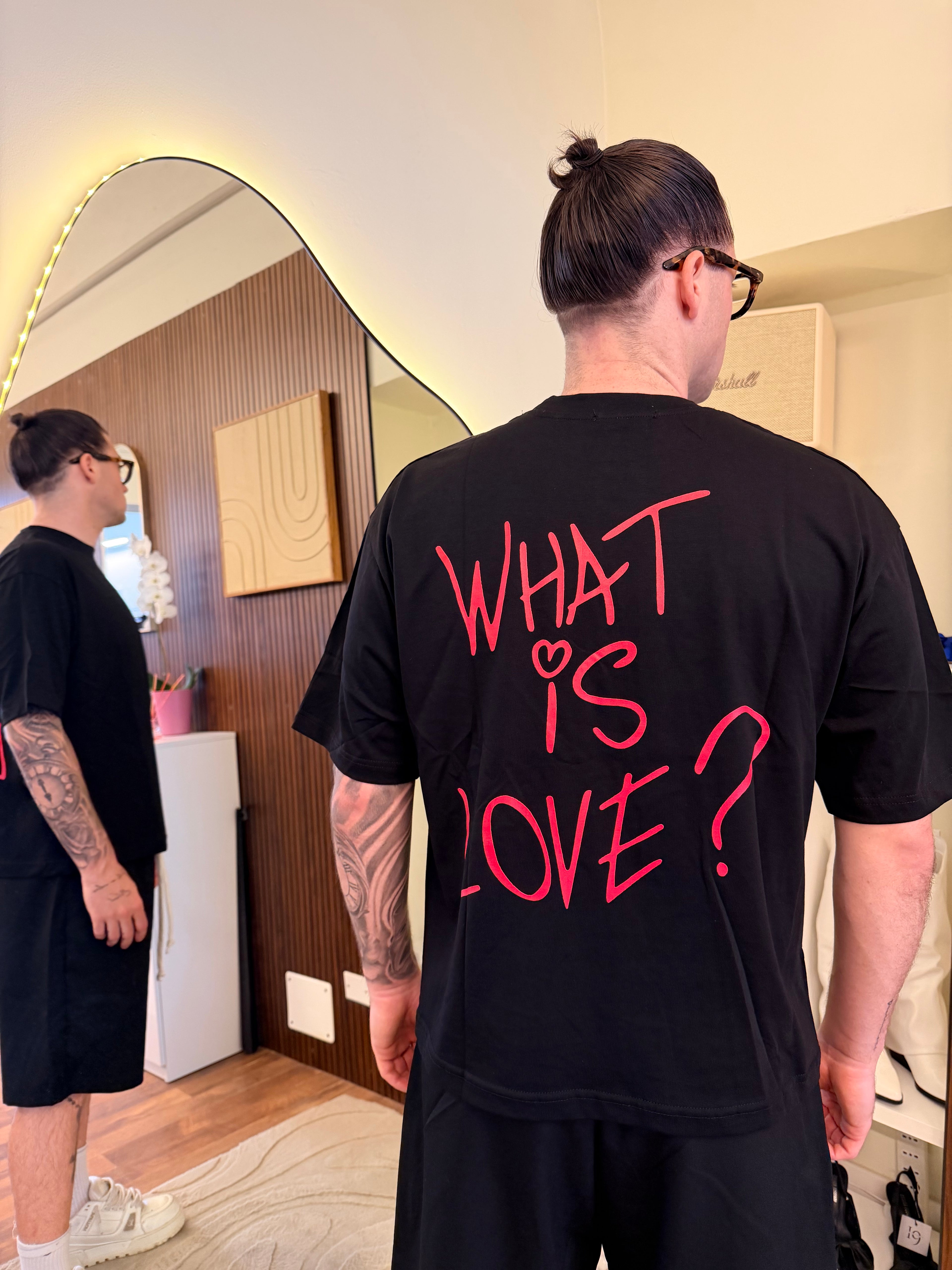 T-shirt LOVE nera
