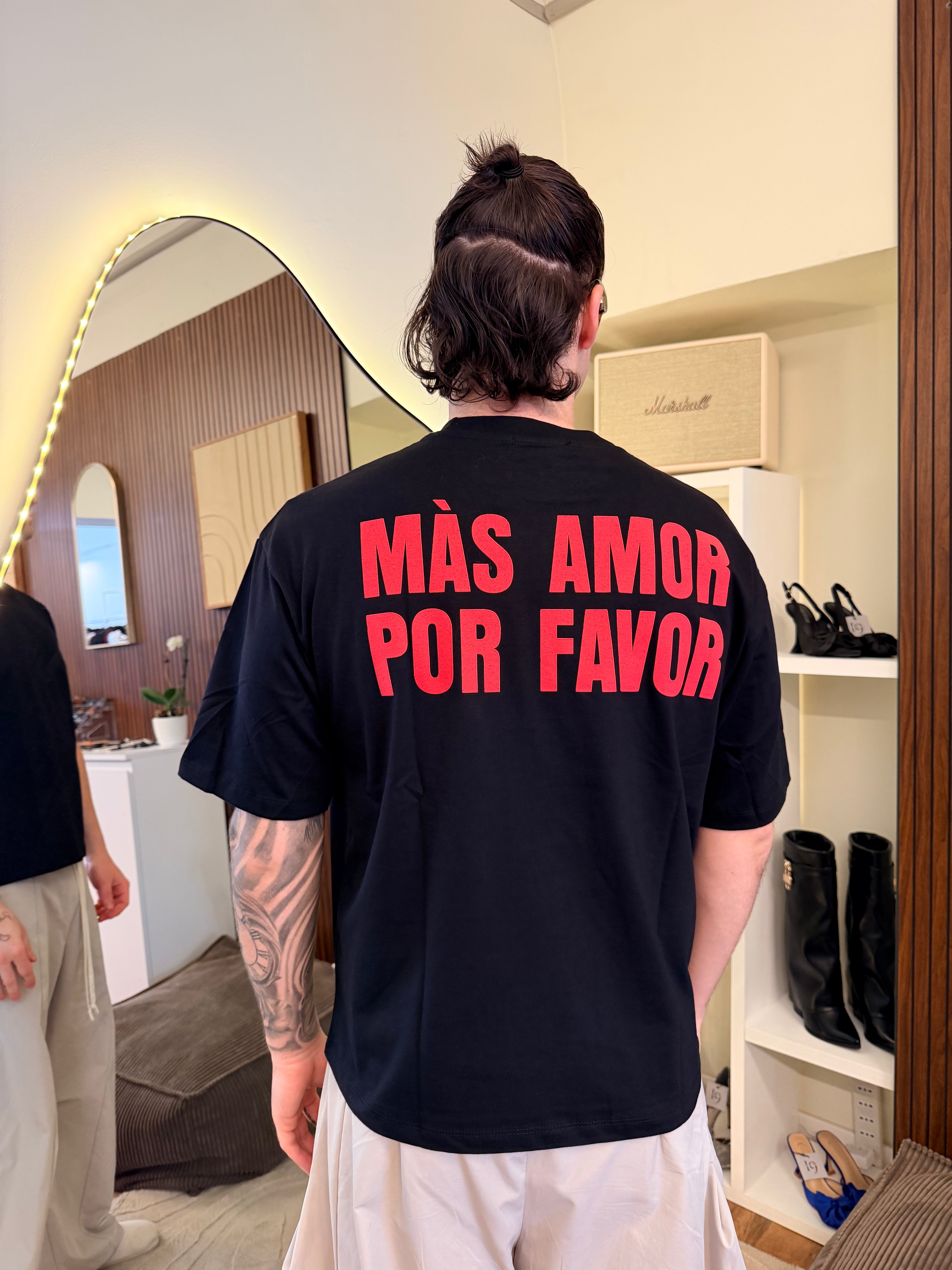 T-shirt Mas Amor Por Favor nera